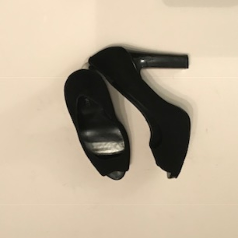 3/30 SEXY! Nine West Peep Toe Heels